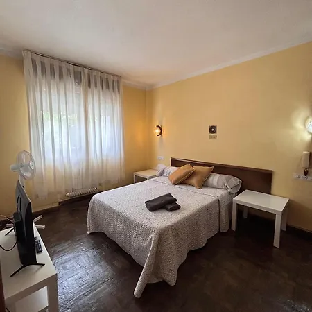 Hostal En El Sella Гостевой дом Рибадеселья