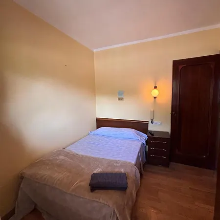 Hostal En El Sella Гостевой дом Рибадеселья